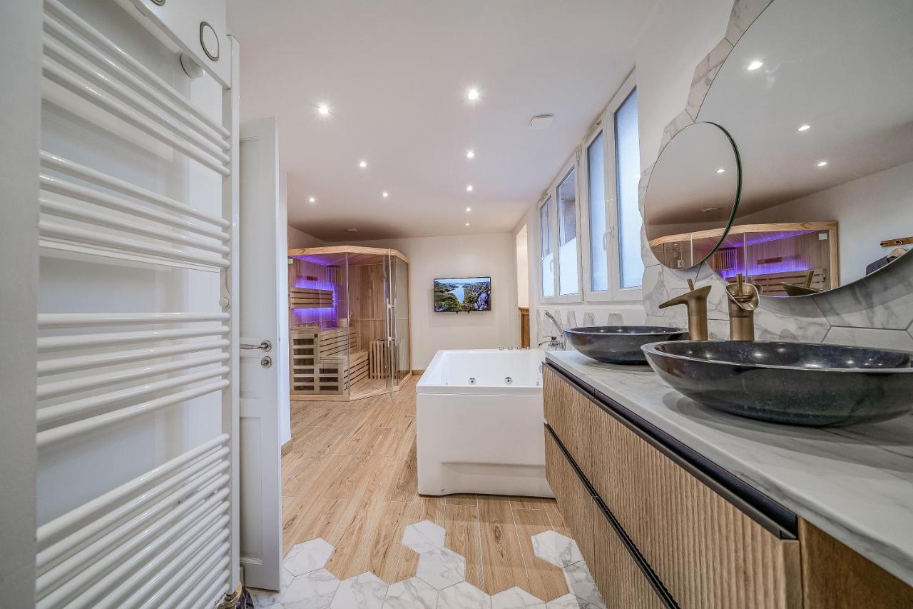 L'Evasion - Sauna Jacuzzi Cinema Tours Bagian luar foto