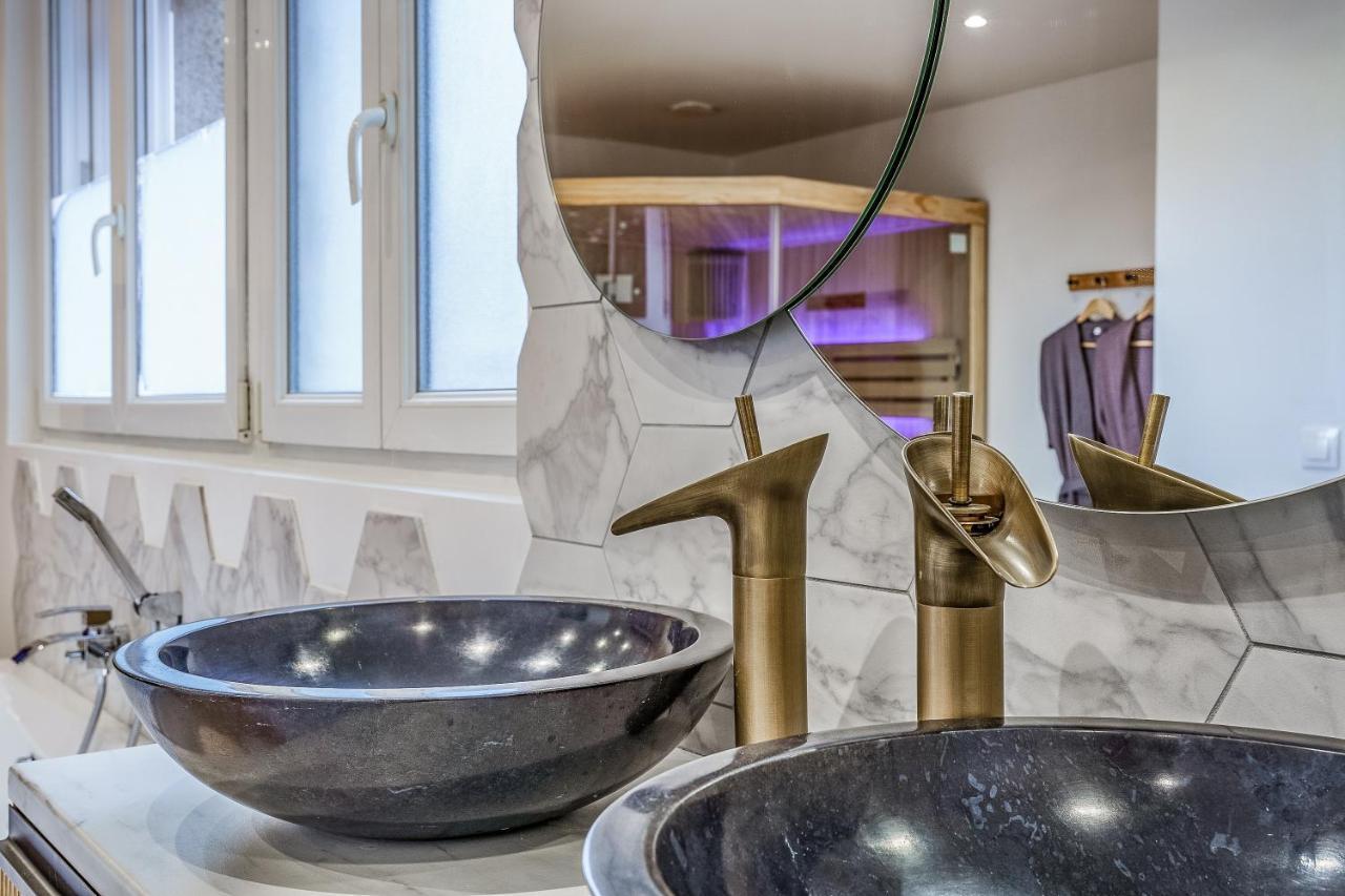 L'Evasion - Sauna Jacuzzi Cinema Tours Bagian luar foto